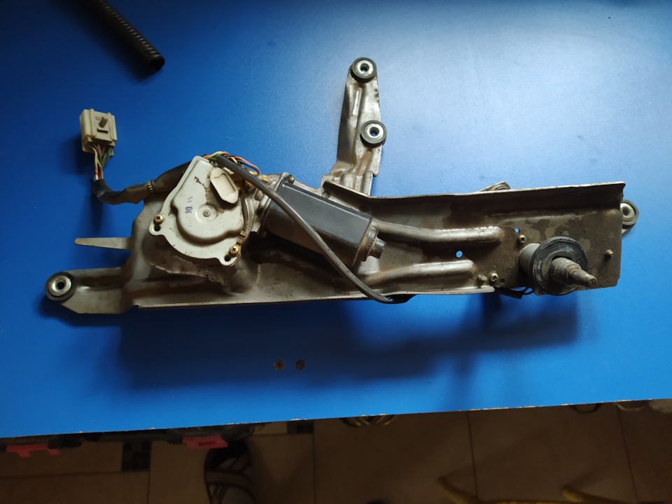 Ремонт заднего дворника. — Nissan Pathfinder (2G), 3,3 л, 1998 года ...