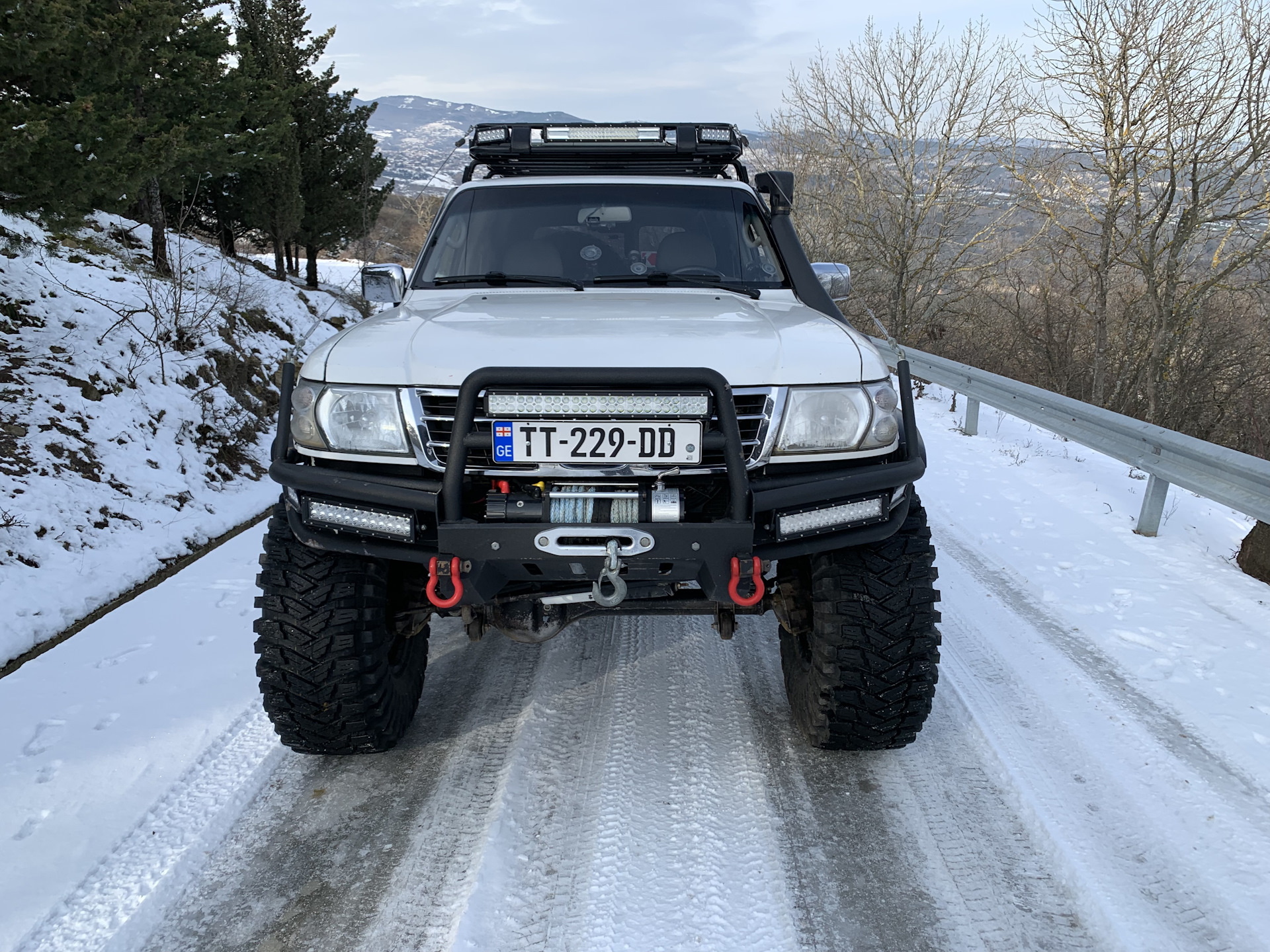 Ниссан патрол своими руками. Nissan Patrol y61. Toyota Land Cruiser 80 off Road. Toyota Land Cruiser 80 Tuning Offroad. Силовые пороги Nissan Patrol y61.