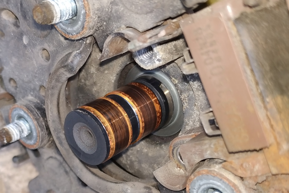 Сколько выдает генератор автомобиля хонда шрв 2001