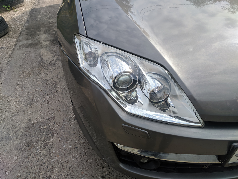 Полировка фар с покрытием лаком — Renault Laguna III, 1,5 л, 2009 года ...