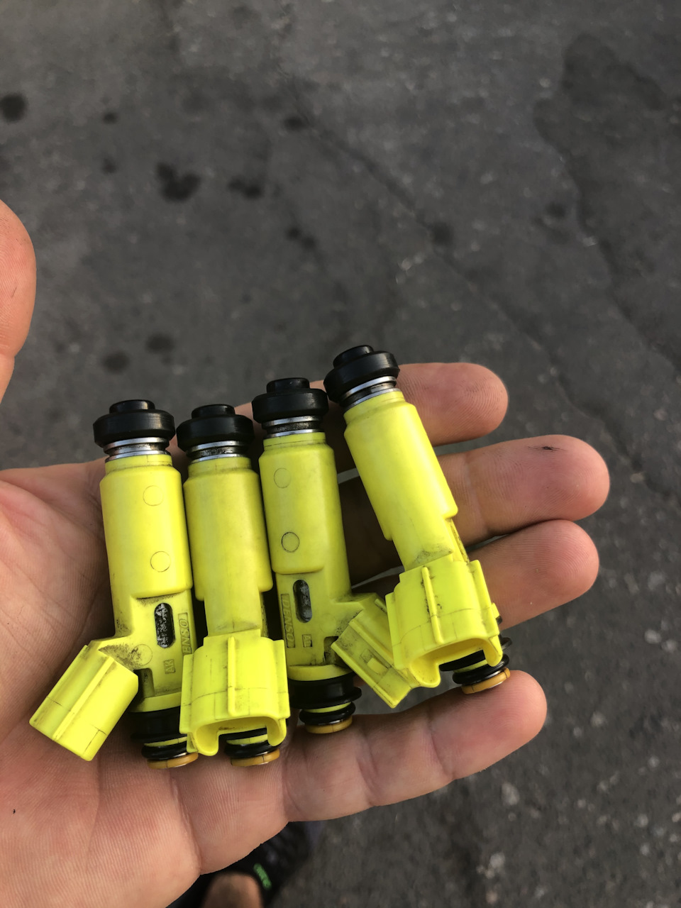 Чистка форсунок на стенде — Toyota RAV4 (II), 2 л, 2003 года | своими ...