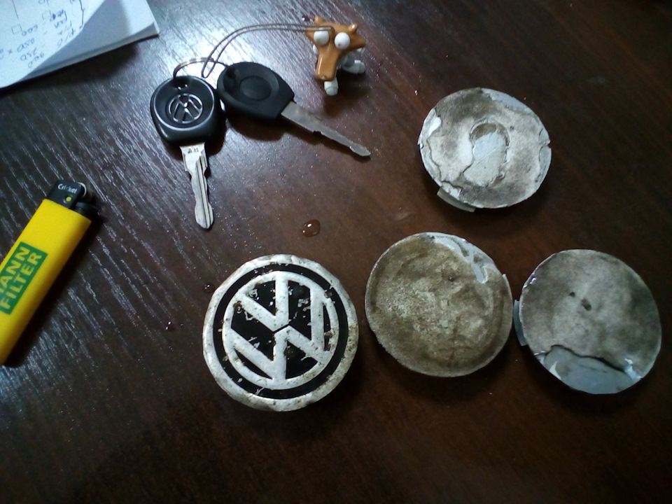 Наклейки на ступичные колпачки — Volkswagen Passat B3, 2 л, 1991 года ...