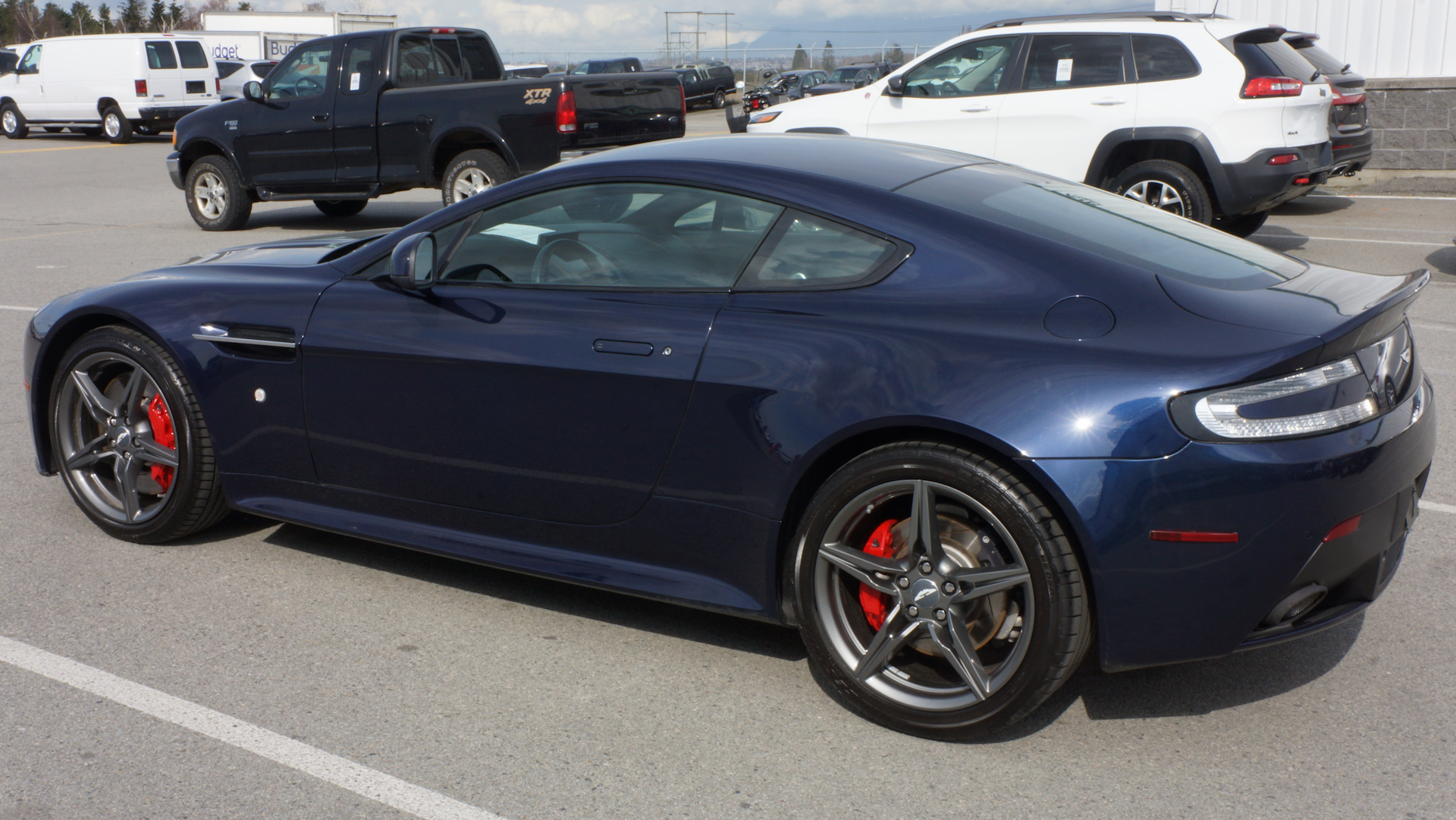 Aston Martin Vantage GT: Convincingly British — DRIVE2