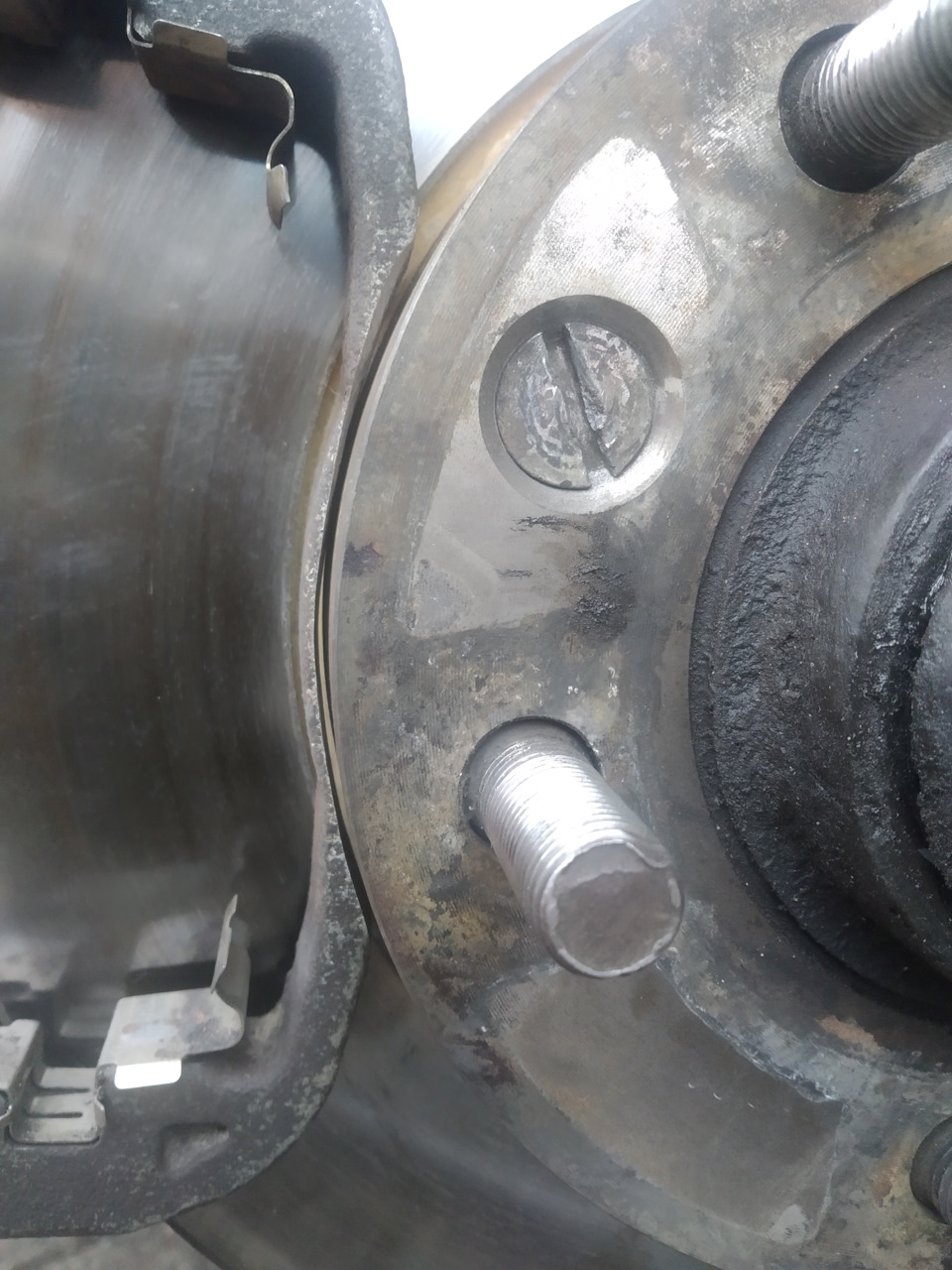 Неприятный сюрприз в багажнике, ремонт стекловолокном — Volkswagen Golf ...