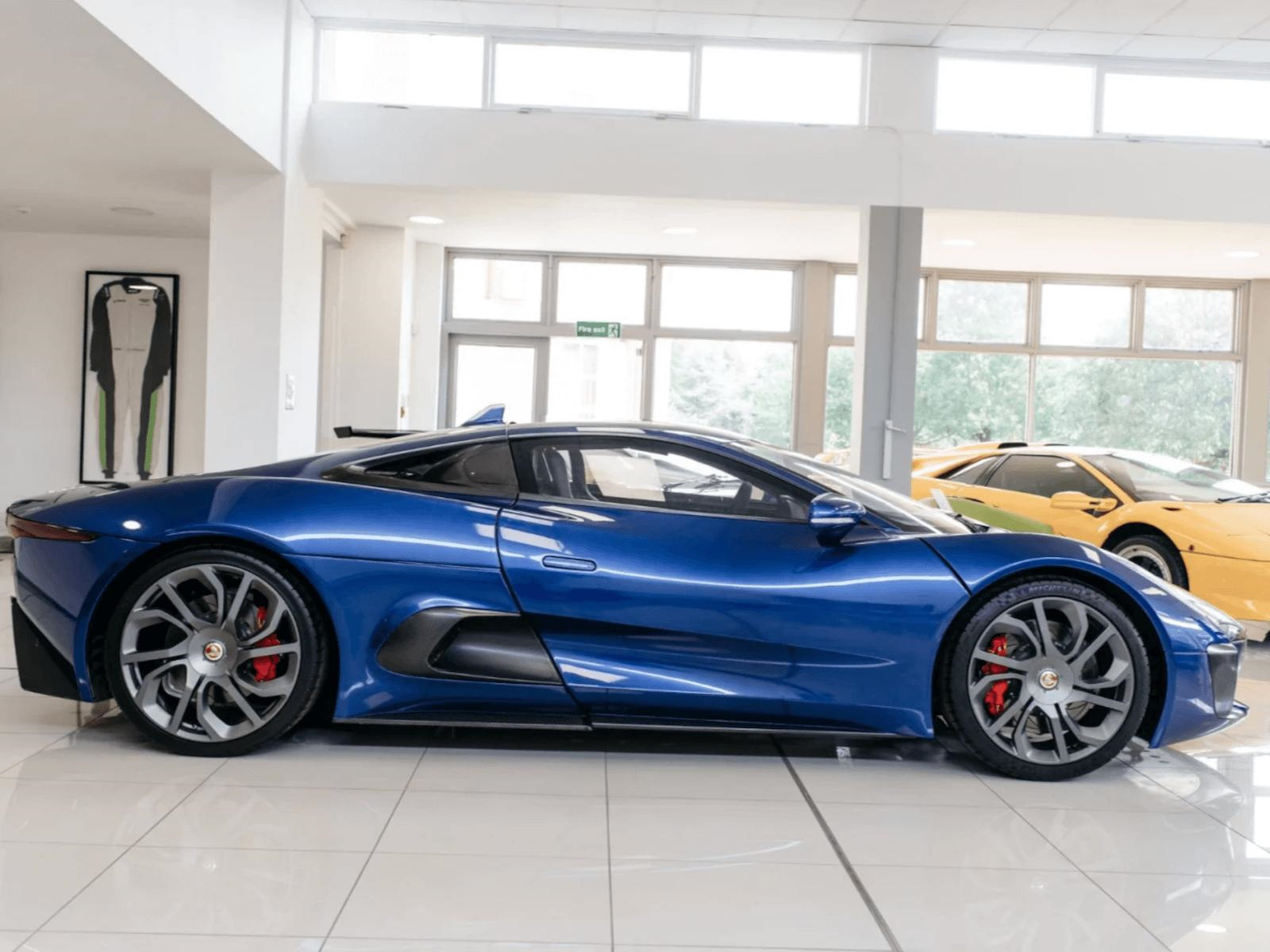 Jaguar c x75 007