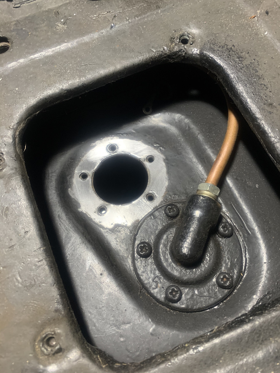 Устранение течи прокладки поплавка бензобака — УАЗ 31514, 2,5 л, 1998 ...