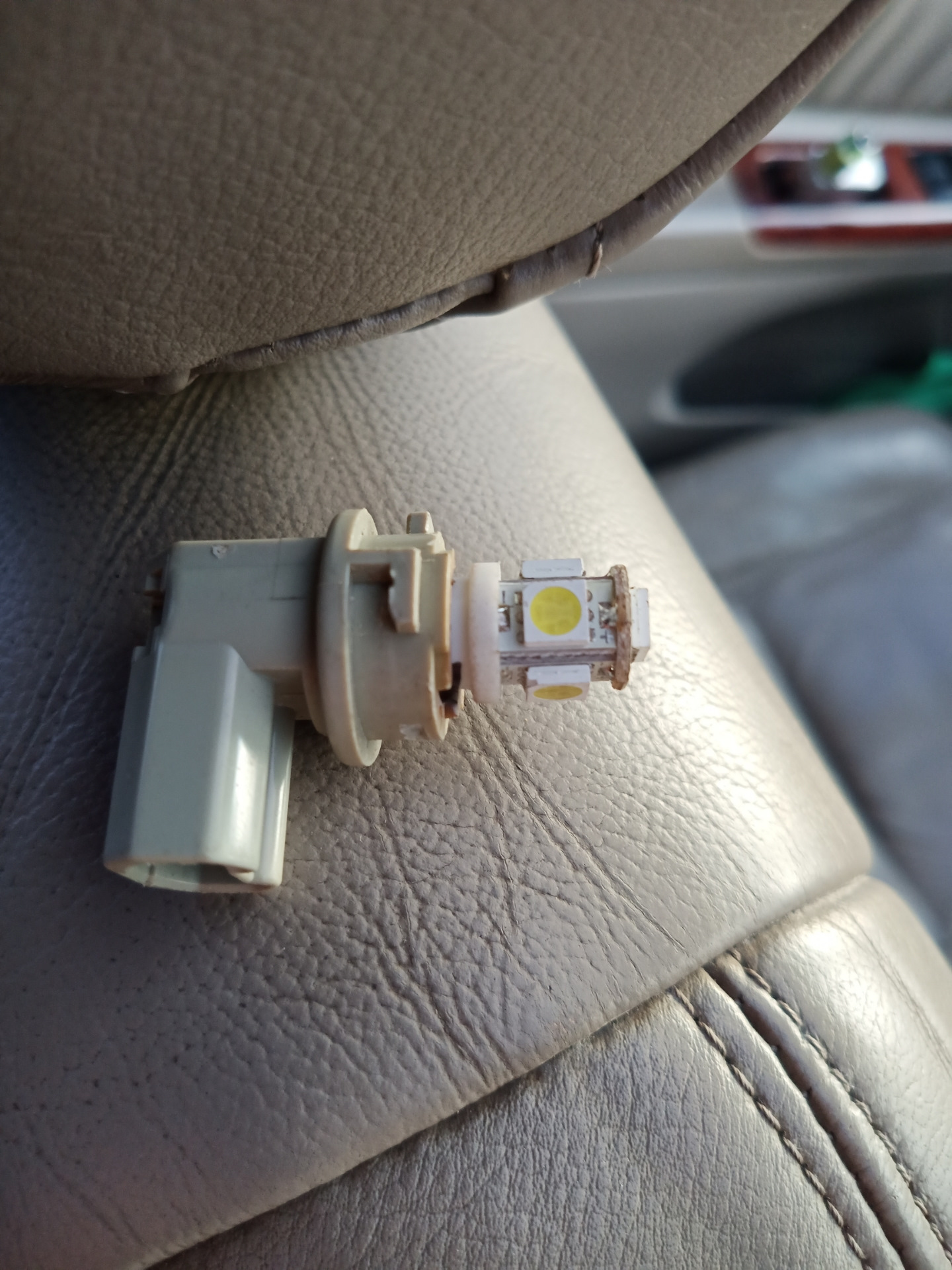 Лампа стоп сигнала — Toyota Camry (XV30), 2,4 л, 2005 года | своими ...