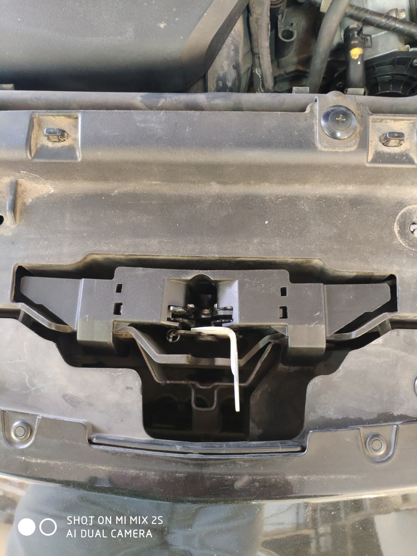 КОЖУХ ЗАМКА КАПОТА — Mazda 3 (2G) BL, 2 л, 2011 года | аксессуары | DRIVE2
