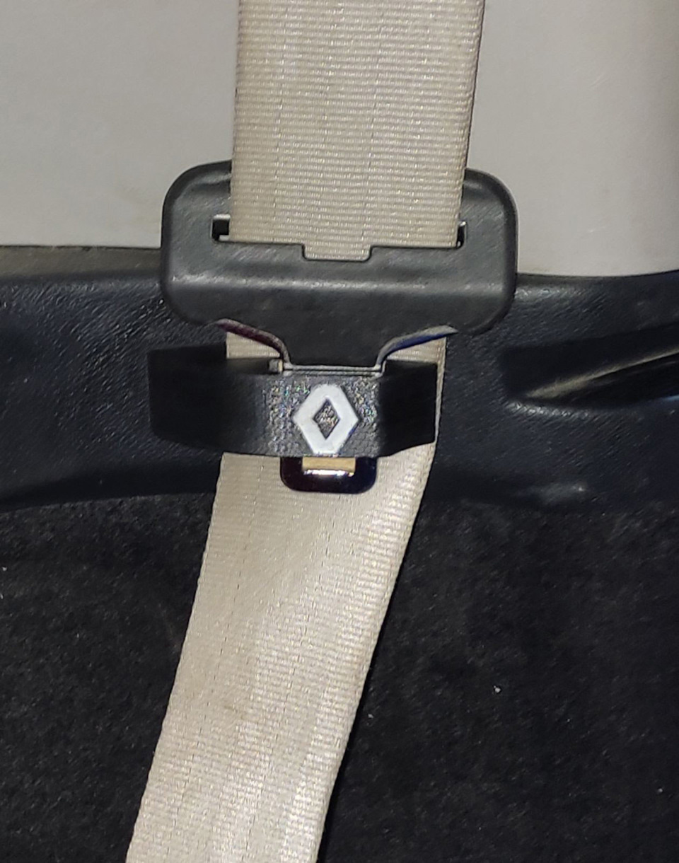 Крепление ремней безопасности дополнительных мест — Renault Grand ...