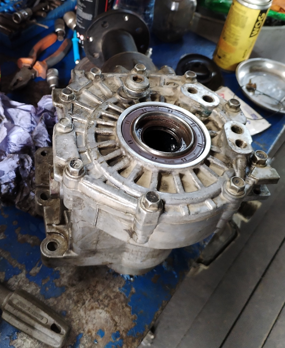 Сняли защитный кожух, пыльник в норме) — KIA Sorento (2G)