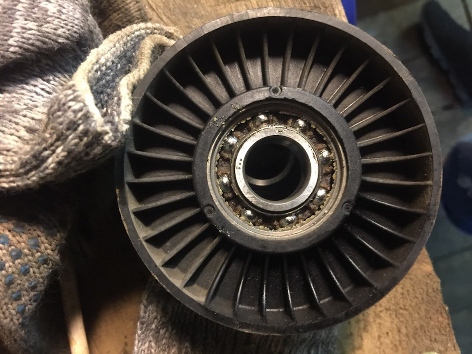 Ролик натяжителя 7pk 75 мм. 2 7 ролик. 2 7 ролик. Jeep cherokee 2004 2. Ролик натяжной гранд чероки 4.