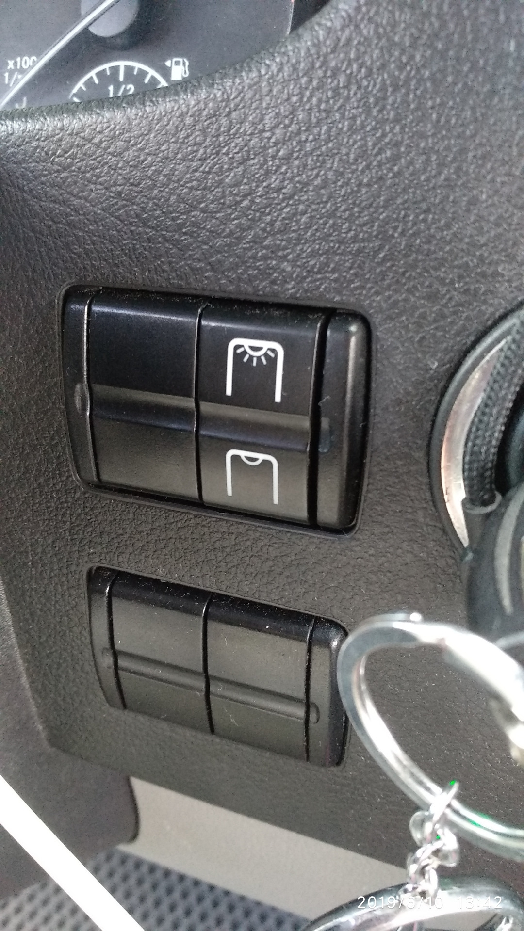 Кнопки стеклоподъемника мерседес спринтер 902. Кнопки спринтер. Sprinter 906 кнопка. Кнопки управления мерседес спринтер. Кнопка спринтер 906.