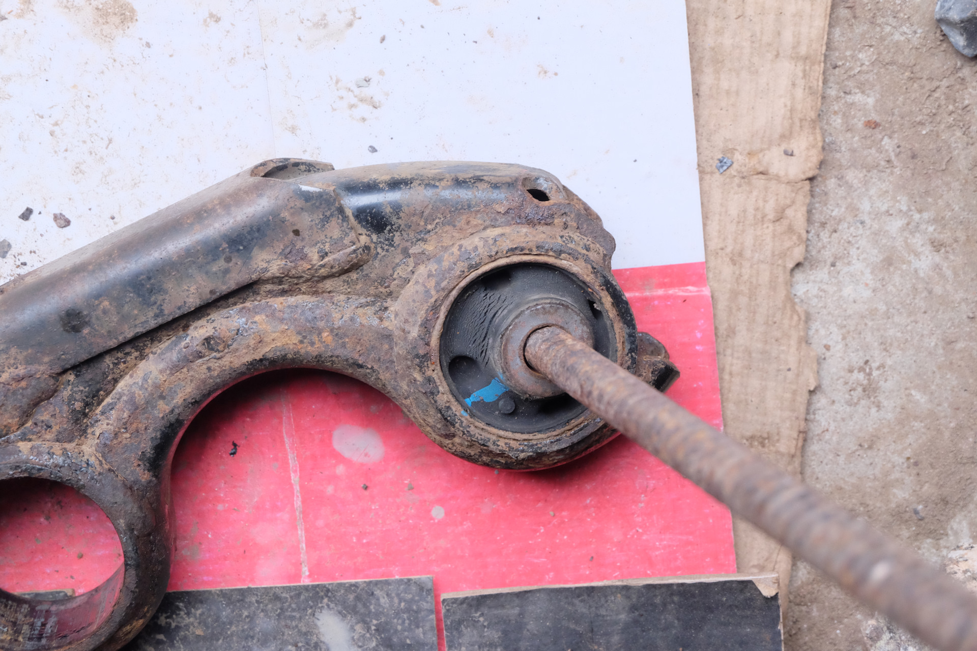 074. Замена сайлентблоков задних рычагов — Mitsubishi Pajero Sport (2G ...