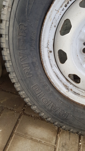 Шины всесезонные 235/75 R15, штампованные диски 15 на УАЗ 469. Б/у | 1 ...