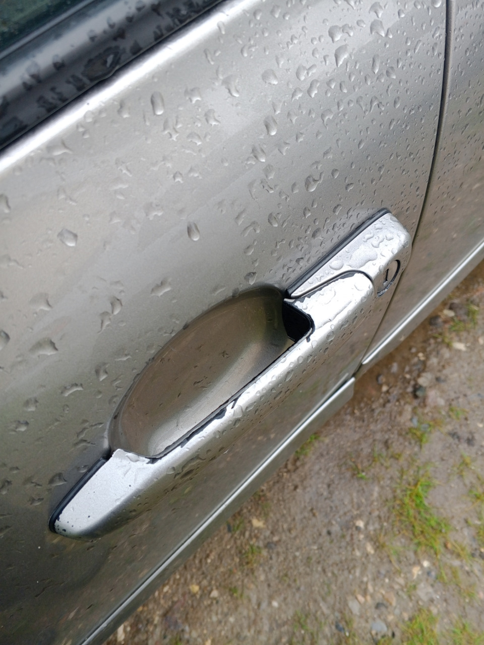 Водительская дверь — Lada Гранта Лифтбек (2G)