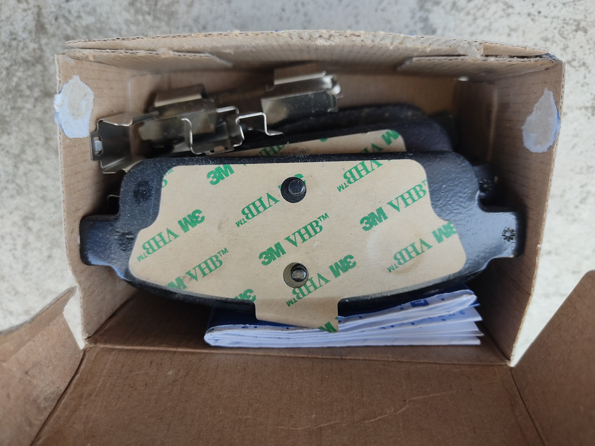 Задние тормозные диски и колодки — Opel Astra J, 1,6 л, 2010 года ...