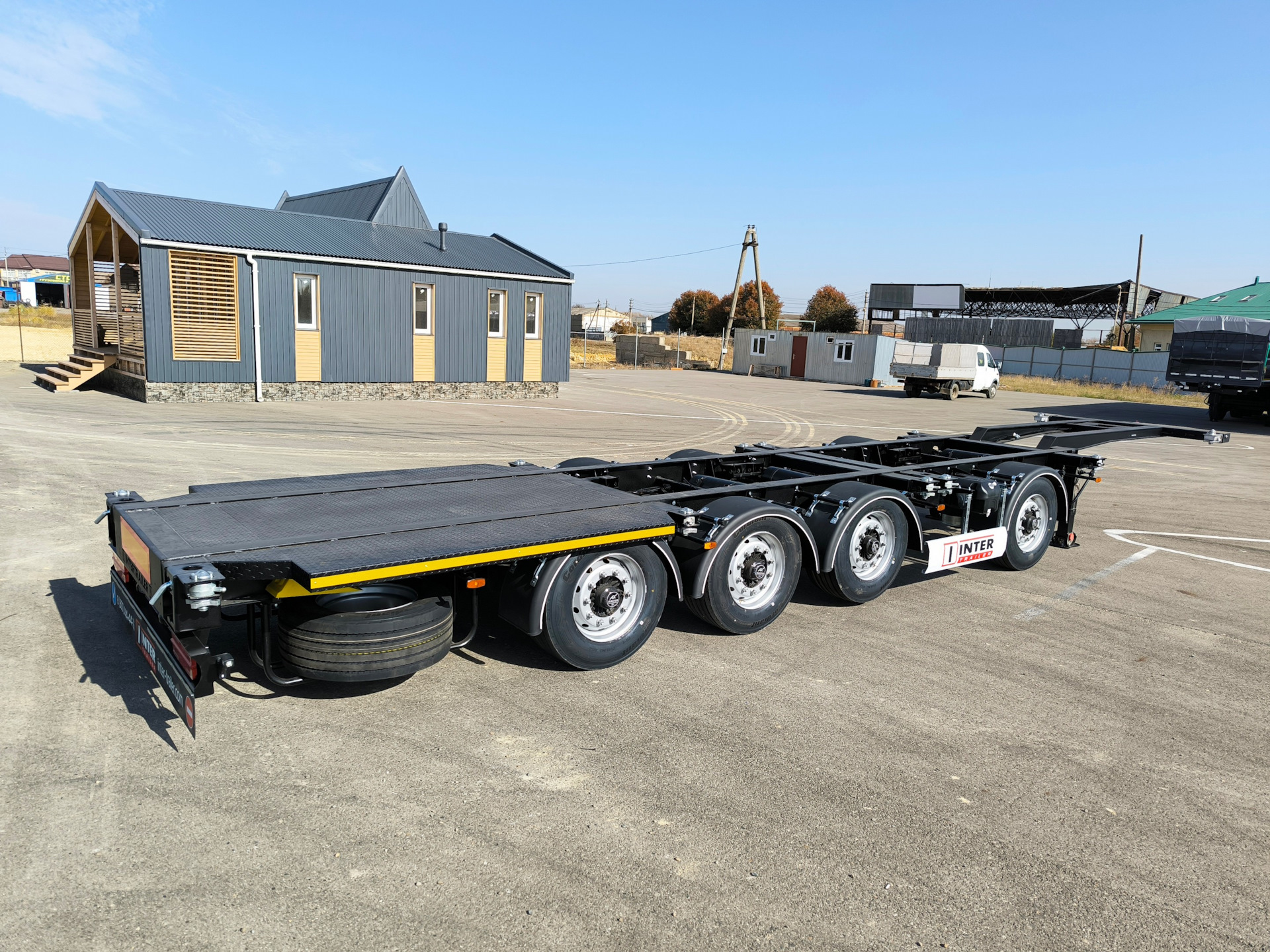 Интер прицеп зерновоз. Зерновоз на базе. Прицеп контейнеровоз. Американский трехосный прицеп. Прицепное для прицепа.