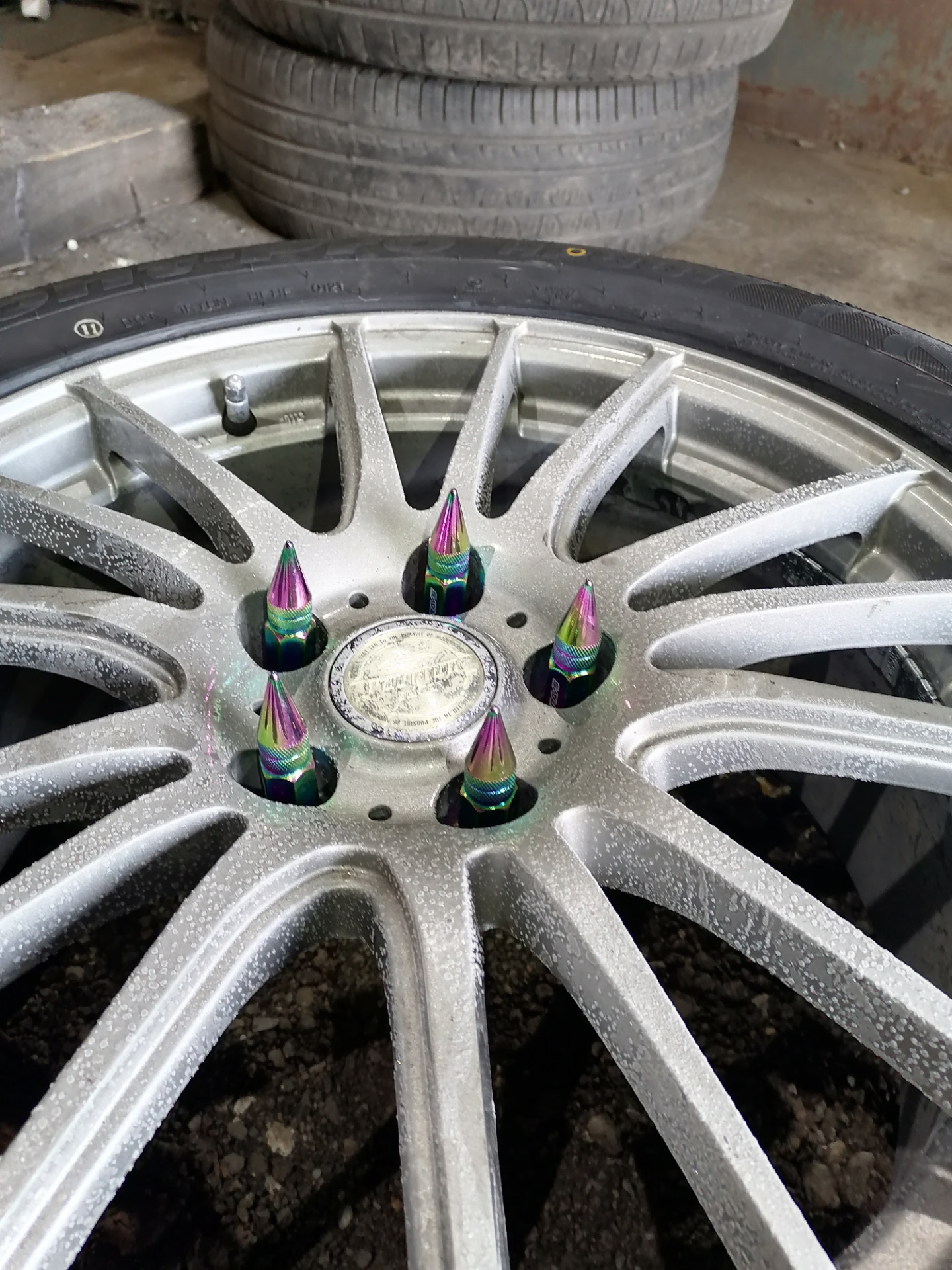 Колесные гайки (пули, колы, пики) — Toyota RAV4 (III), 2 л, 2007 года ...