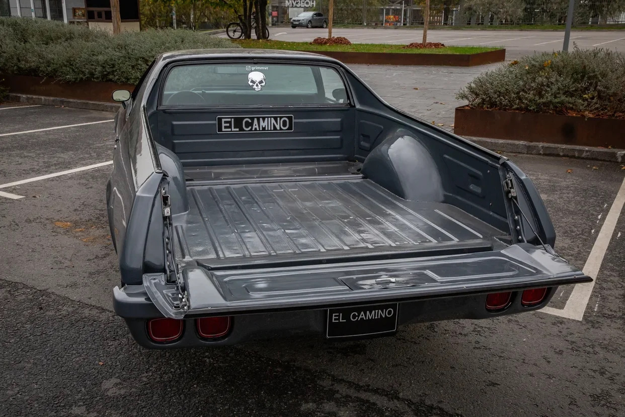 Chevrolet el Camino красный