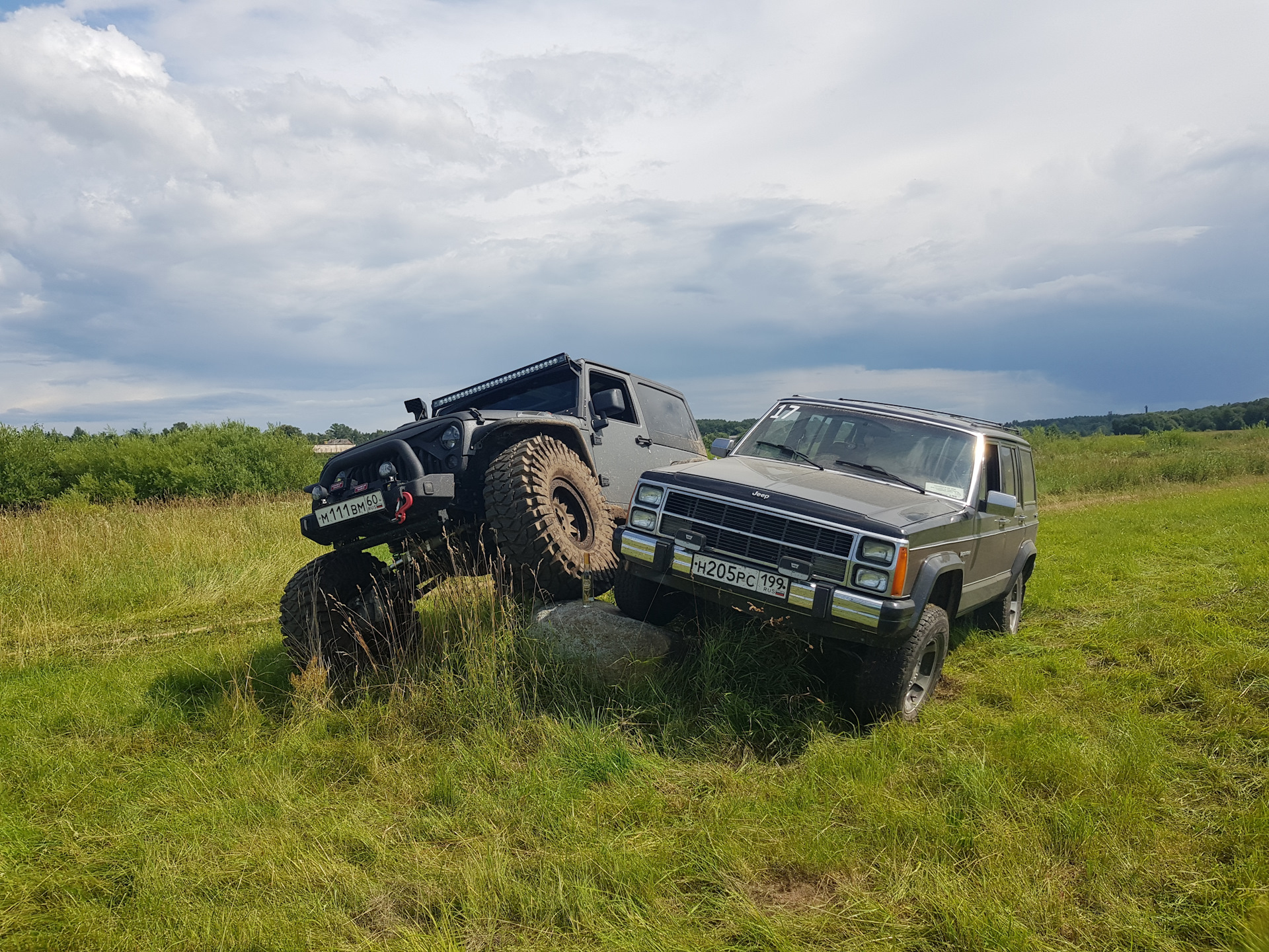 Отпуск 2019. Ч1. Псков. Идиоты на дорогах и Мега-Wrangler — Jeep Wagoneer,  4 л, 1990 года | путешествие | DRIVE2