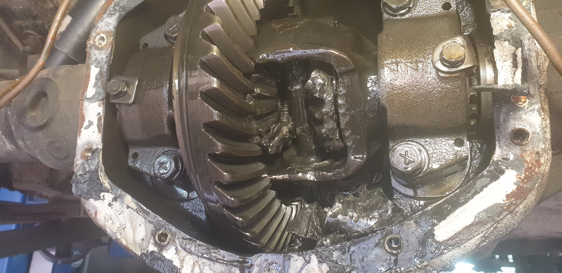 конструкция заднего редуктора. поломка заднего моста. редуктор заднего моста ниссан дизель. поломка заднего моста. редуктор моста вольво а40.