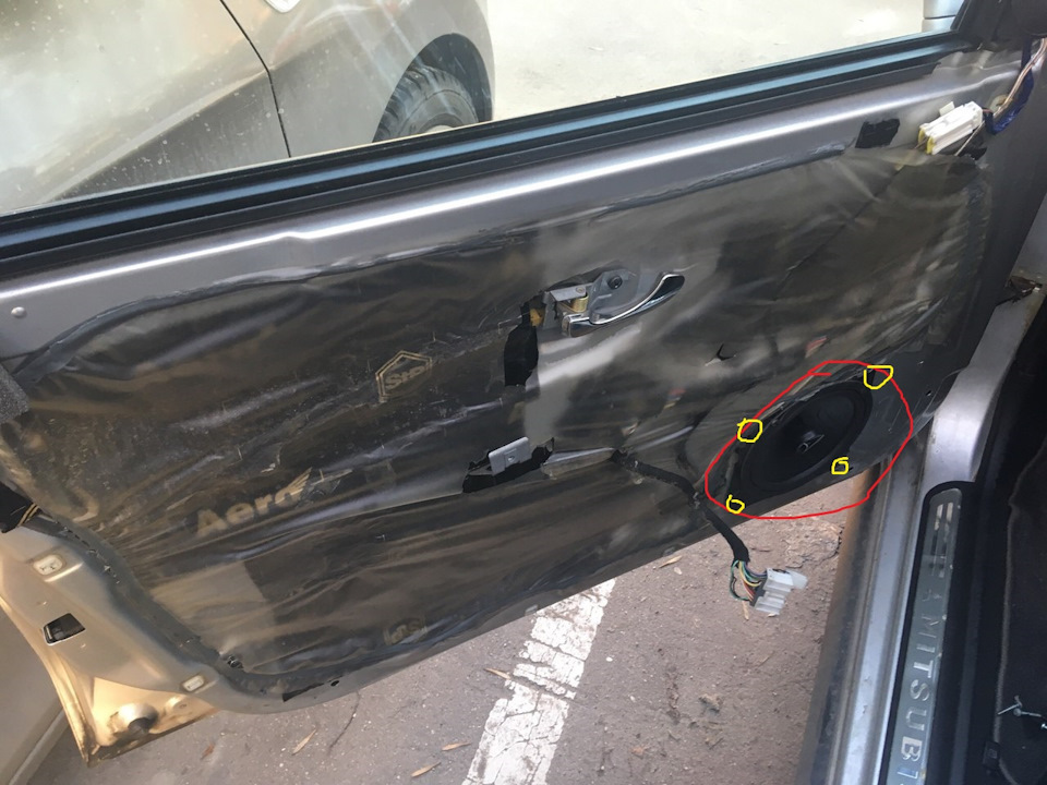 Вытаскиваем вместе с коробом. — Mitsubishi Carisma