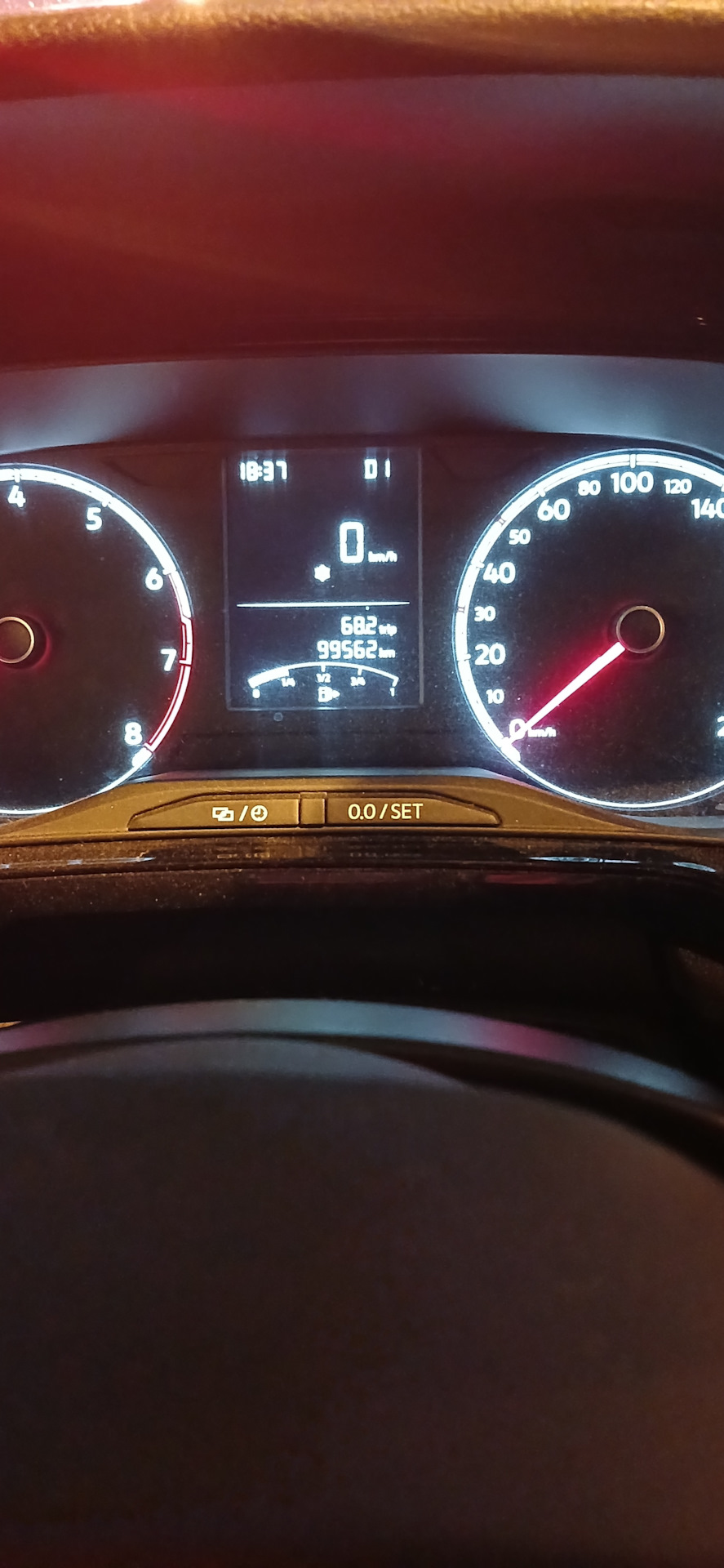 ТО-8 и снова прилетел камень в лобовое… — Volkswagen Polo liftback, 1,6 ...