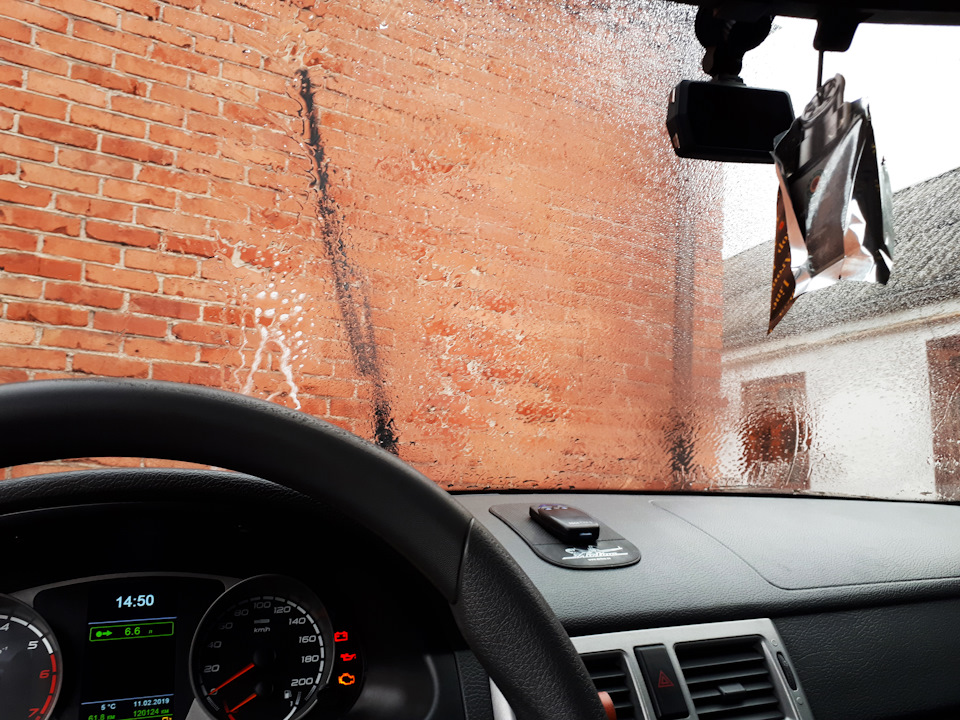 Веерные форсунки омывателя — Lada Приора седан, 1,6 л, 2013 года ...