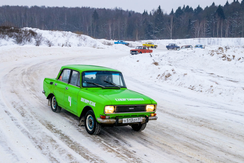 Москвич 2140 в грязи