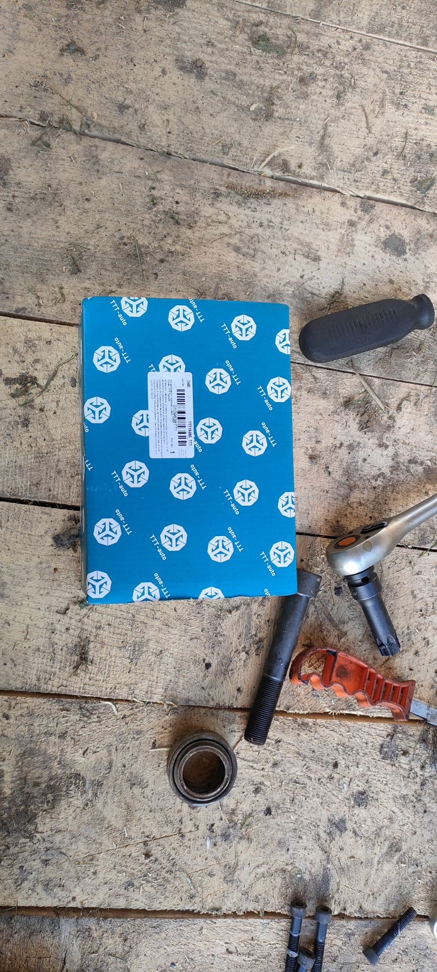 Замена заднего левого датчика АБС и замена направляющих на суппорте ...