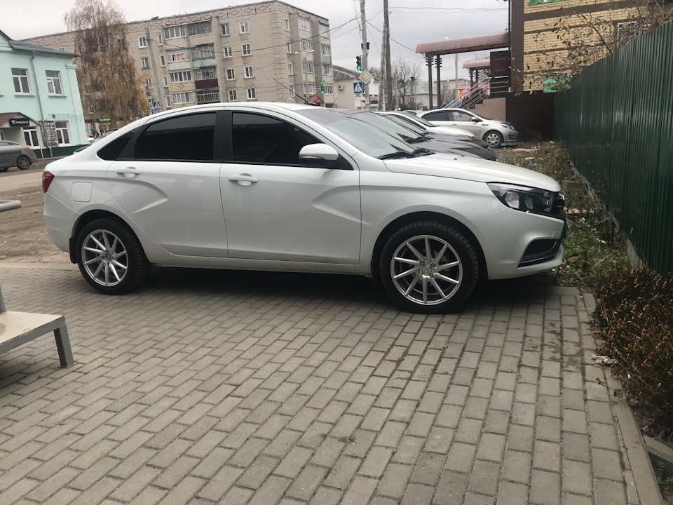 Vesta Cross седан Vossen