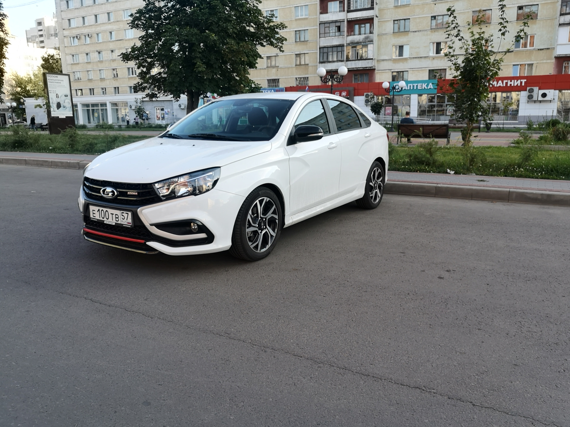 Vesta sportline 2023. Лада Веста спорт 2020. Lada Vesta Sport белая. Лада Веста спорт 2021. Лада Веста спорт 1.8.