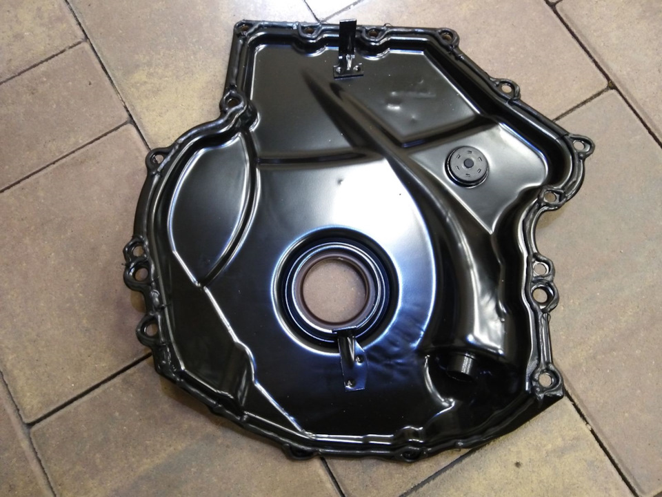 И да была куплена эта крышка. Зачем не знаю не спрашивайте ) Наверно для того чтобы счистить старый герметик и через 100 т.км на второй замене цепи поставить обратно ) — Volkswagen Tiguan (1G)