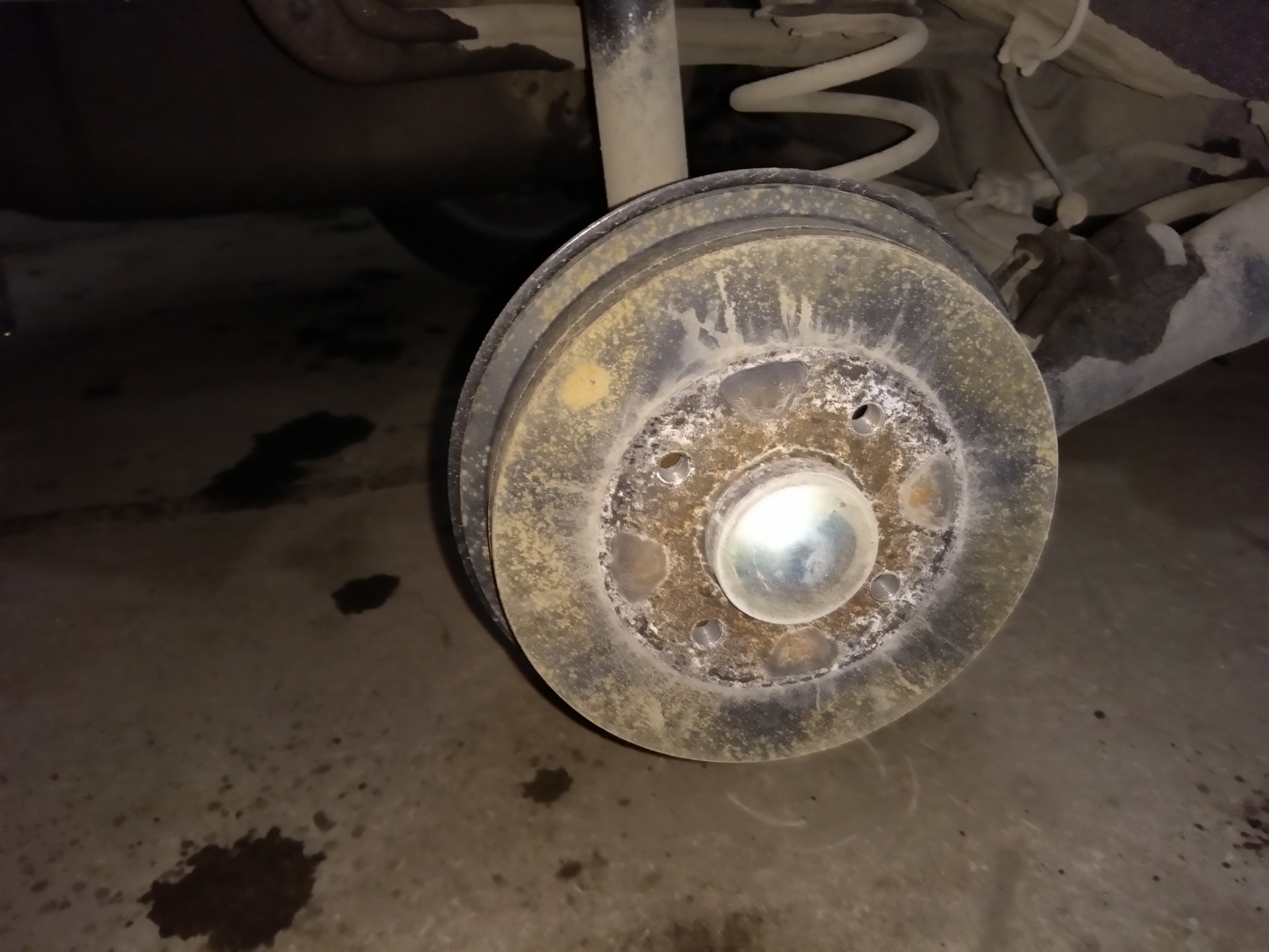 Ржавые диски, брызговики передние на зад, новый шильдик — Lada Vesta SW ...