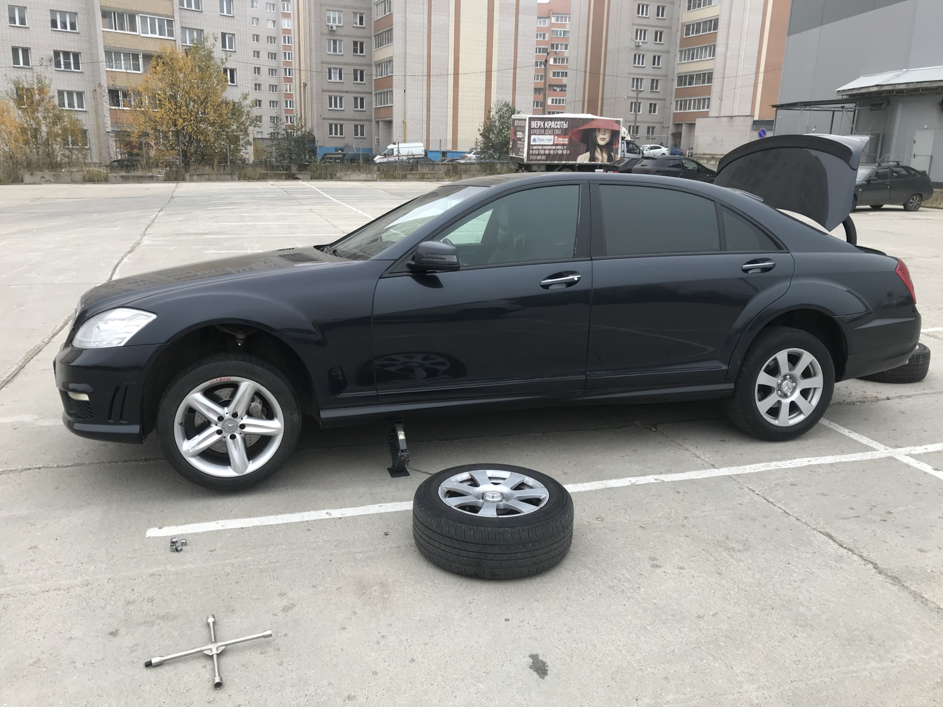221 мерседес литье r19. Диски w221 amg r20. Mercedes w221 amg диски. Диски амг 221. A221 401 02 02.