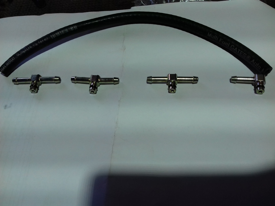 Шланг Gates подобрал такой же как у оригинала и по размеру и по характеристикам.Внешний d-9.10мм. внутренний d-4мм. устойчивый к дизельному топливу, подробные характеристики по температуре и тд на сайте производителя есть…нарезал по 77 мм.3 отрезка-артикул 3225-00051. — Opel Astra J. Запчасти на фото: 322500051