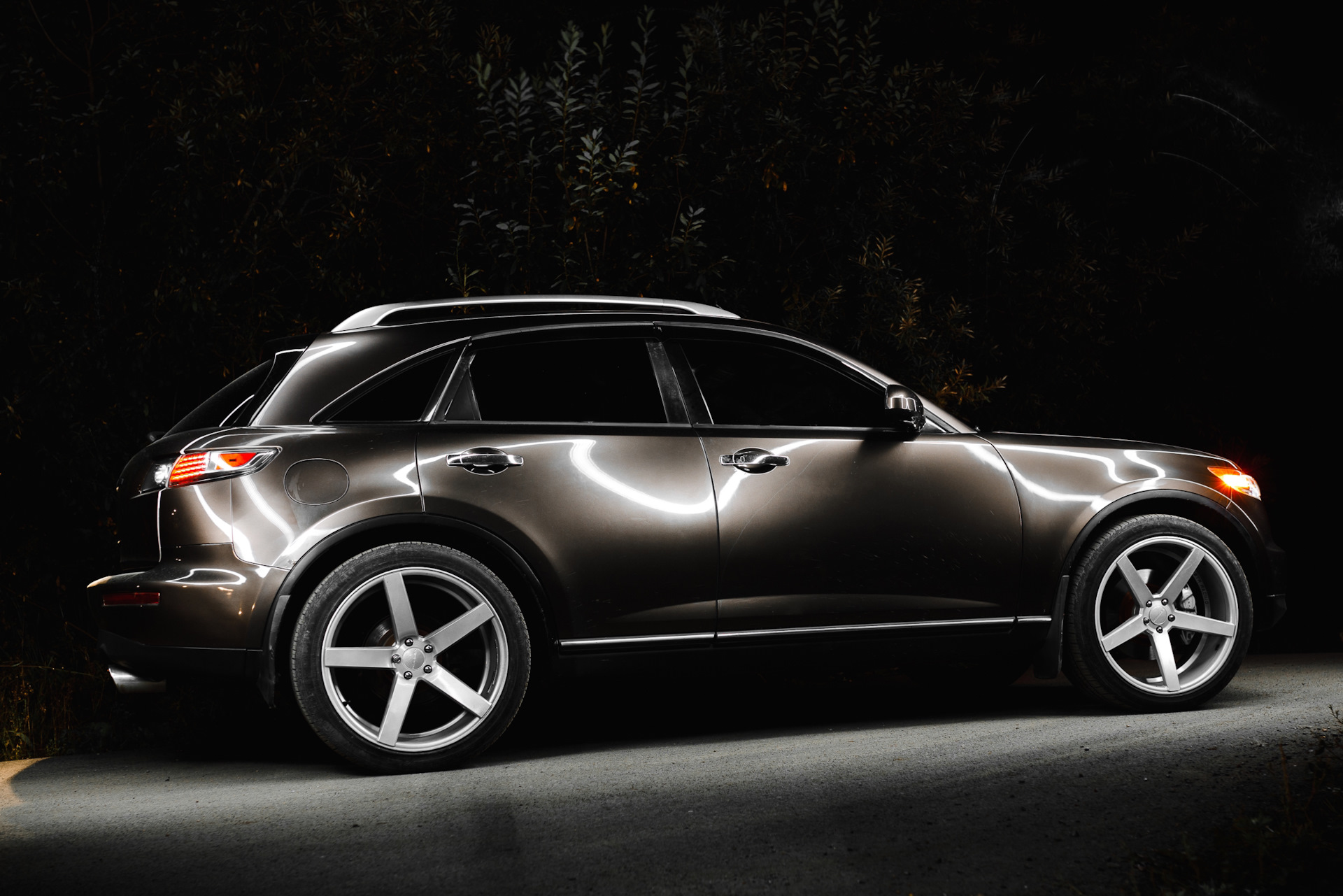 Инфинити фх 35 на 22 дисках. Infiniti fx r20. Инфинити фх 37 с черными дисками. Infiniti fx35 21 колеса. Infiniti fx r22.