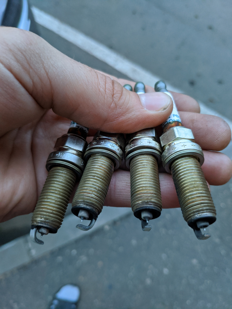 Чистка свечей зажигания — Mazda CX-5 (1G), 2 л, 2014 года | своими ...