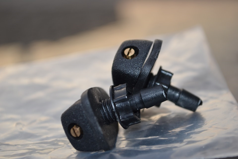 Установка веерных форсунок омывателя лобового стекла на Ниссан Патрол ...