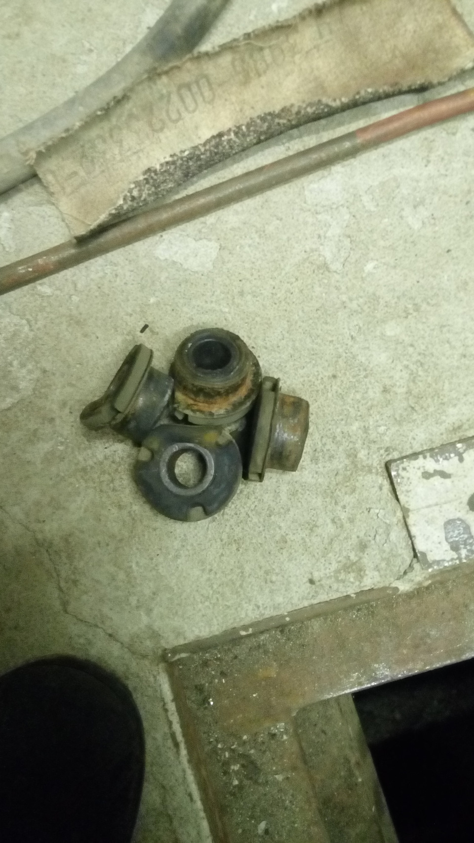 Замена сайлентблоков растяжки переднего рычага, замена сайлентблоков ...