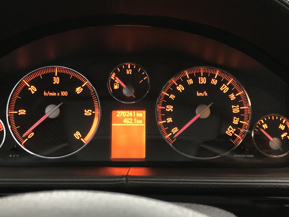 Приборная панель пежо 407 купе. Цветная приборка пежо 407. Панель пежо 407. Панель пежо 407. Щиток приборов пежо 407.