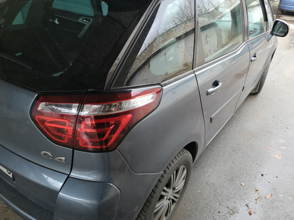 Рестовые задные фонари — Citroen C4 Picasso (1G), 1,6 л, 2010 года ...