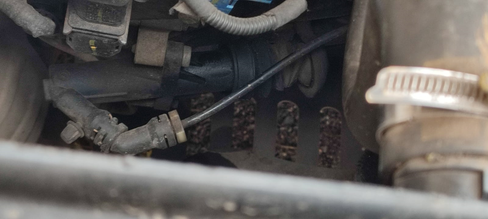 Замена цилиндра сцепления — Peugeot 408, 1,6 л, 2012 года | визит на ...