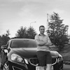 как открыть дверь вольво s60. T8AAAgBGCOA 100. как открыть дверь вольво s60 фото. как открыть дверь вольво s60-T8AAAgBGCOA 100. картинка как открыть дверь вольво s60. картинка T8AAAgBGCOA 100. Всем привет!В общем ситуация у меня получилась следующая: перестала открываться правая передняя дверь( На след. день после того, как забрал машину с СТО. Притом не открывалась ни снутри, ни снаружи. Первые мысли были удручающие, что заблокировался замок, т.е. активировалась функция "Deadlock", которая на моём авто имеет место быть (кто не в теме, функция активируется через 30 сек. после закрытия авто, блокируются все замки таким образом, что нельзя открыть машину ни снтри, ни снаружи, дёргая за соответствующие ручки, т.е. деактивриуются тяги). И открыть дверь не представляется возможным, обшиву снять тоже никак…короче СИТУЁВИНА…В итоге вчера закрылся в машине, подождал пока активируется функция "Deadlock", попытался открыть вод. дверь изнутри, в итоге фишка в двери при натягивании ручки поднялась, а дверь не открылась, проделал то же самое с правой дверью — фишка не реагировала. Тут у меня стали вкрадываться сомнения, что с замком то всё впорядке, проблема механическая, т.е. оторвалась/отсоединилась/поломалась тяга привода ручки. НО чтобы сразу 2 тяги от разных ручек одновременно?! в это я не верил, что такое бывает…В итоге снял наружний уплотнитель стекла с двери, взял фонарик и дёргая ручку стал смотреть в сквозь эту "щель"