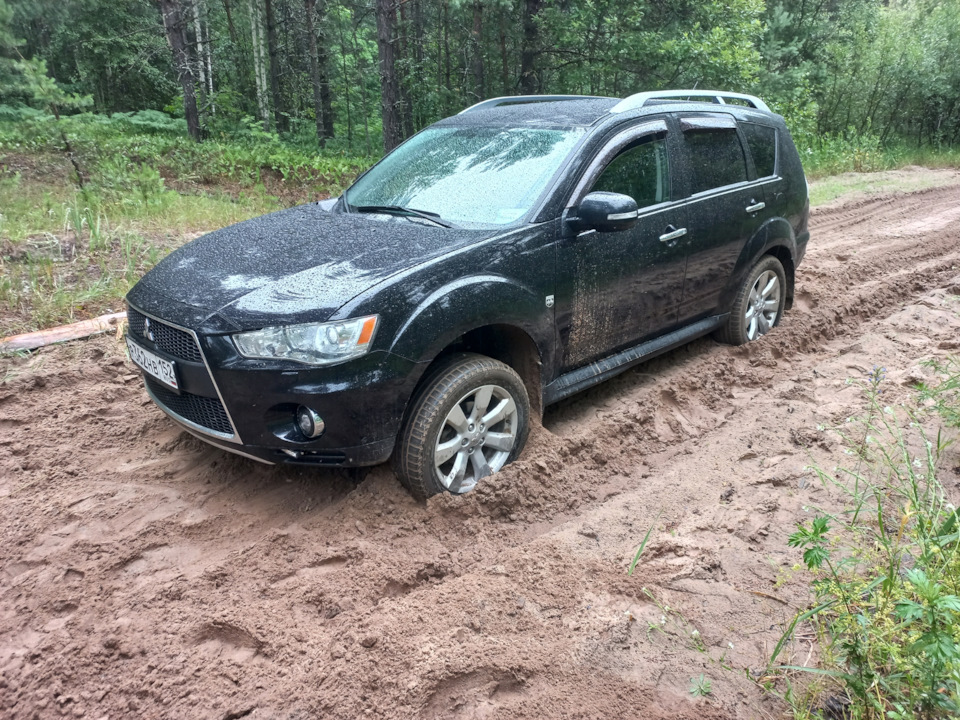 9 — Mitsubishi Outlander XL