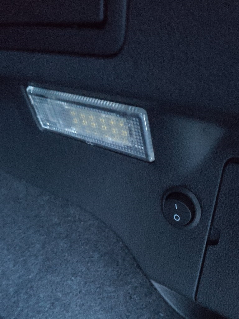 каптюр концевик подсветки багажника. Opel mokka 2014 лампа подсветки номер. концевик багажника чери амулет. выключатель освещения багажника. подсветка багажника матиз.