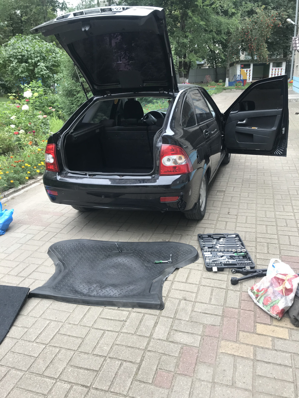 Замена заднего бампера — Lada Приора хэтчбек, 1,6 л, 2011 года | другое ...