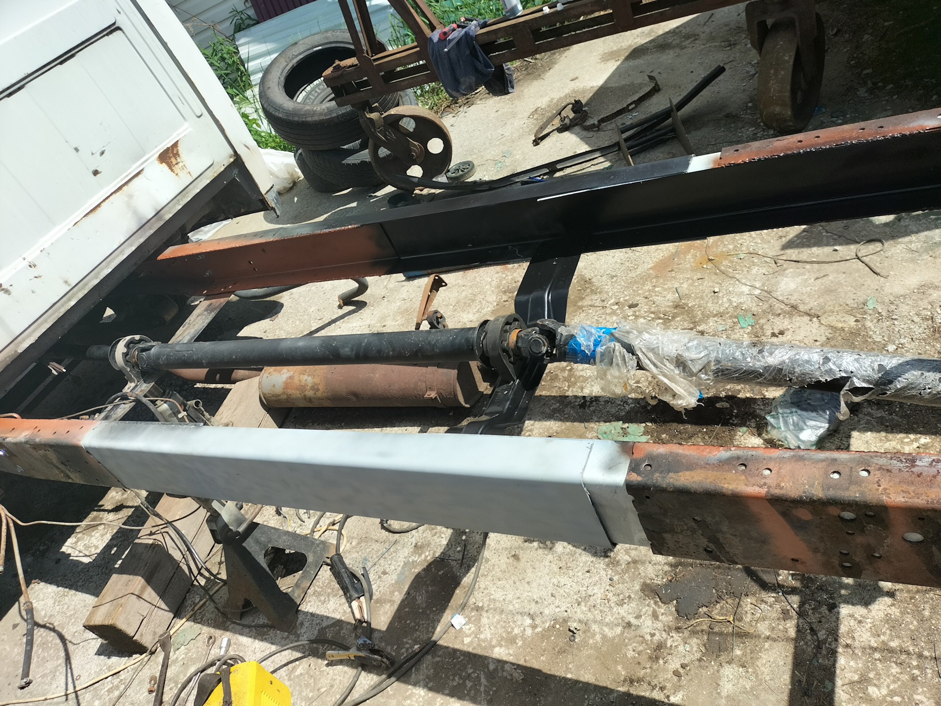 Удлинение рамы газель в нижнем новгороде. Удлинение рамы газель. перемычка рамы газель. удлинение рамы газель своими руками. удлинение и усиление рамы на газель под эвакуатор.