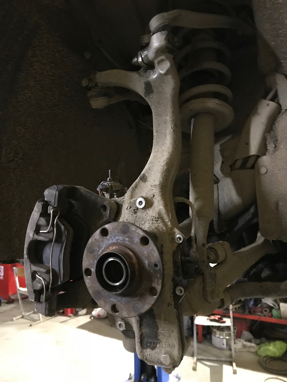 Ауди 100 кожух поворотного кулака. Поворотный кулак 370z. Поворотный кулак хендай h1 2006. Подшипник ступичный на поворотный кулак. Замена поворотного кулака.