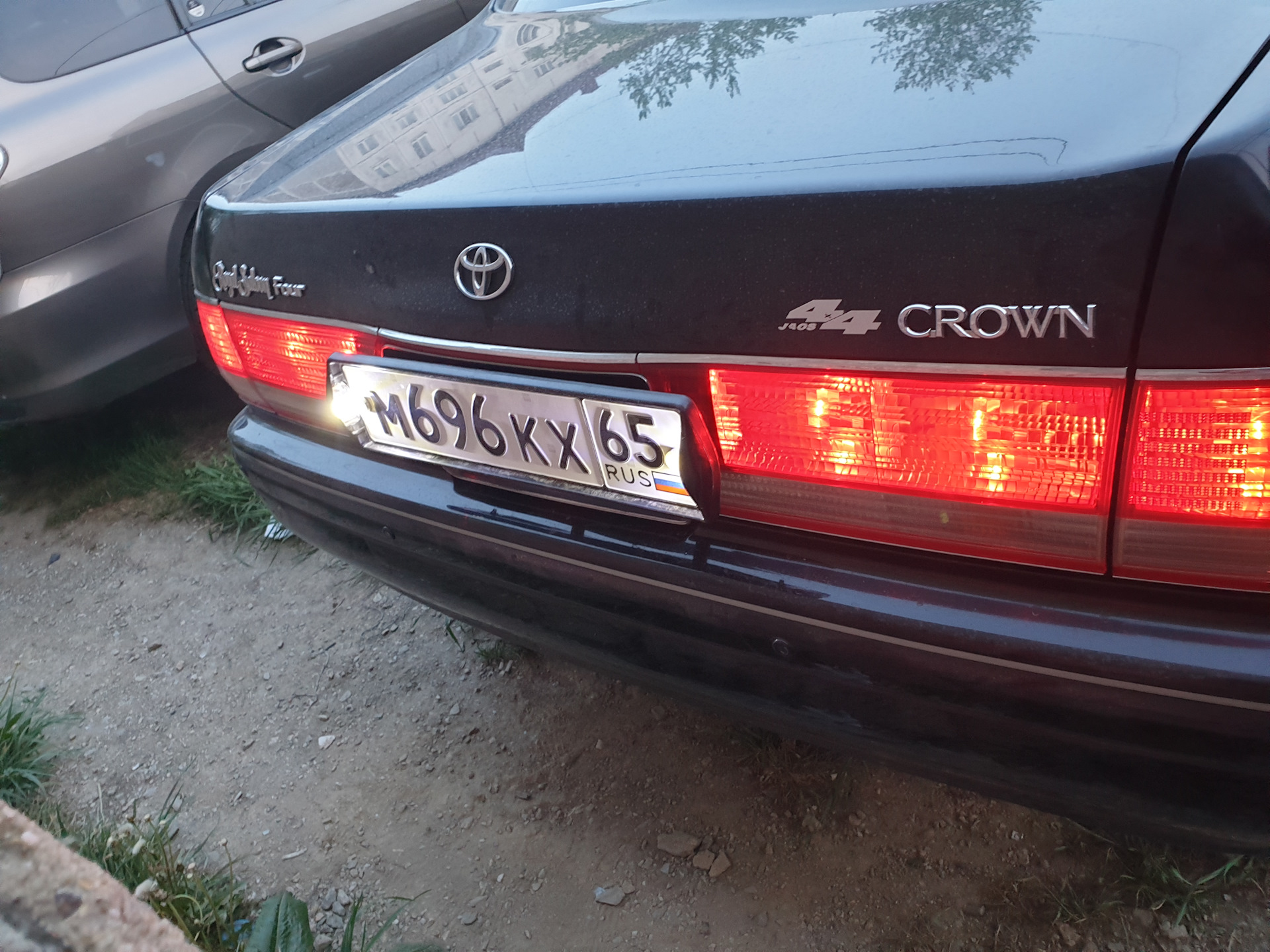 Шильдики Toyota Crown s120